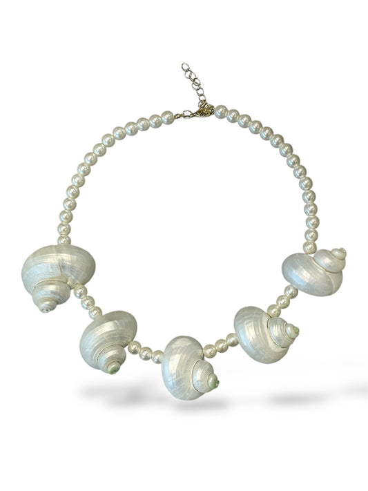 SHELL STATEMENT NECKLACE